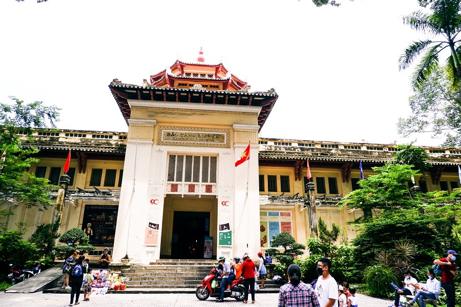 Cổng bảo tàng Lịch sử Thành Phố Hồ Chí Minh