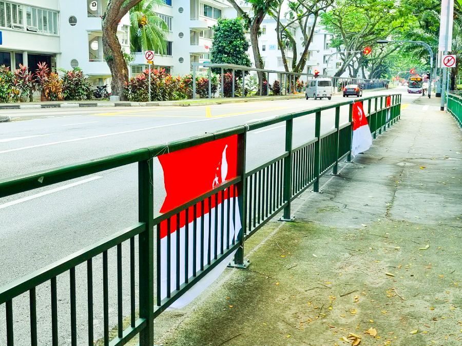 Quốc kỳ Singapore trên đường phố